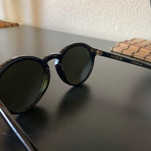 Electric moon sunglasses black